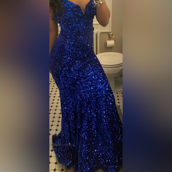 Im selling this prom dress from lady black tie!It’s a size 0 and darkroyal blue. - Picture 4 of 4